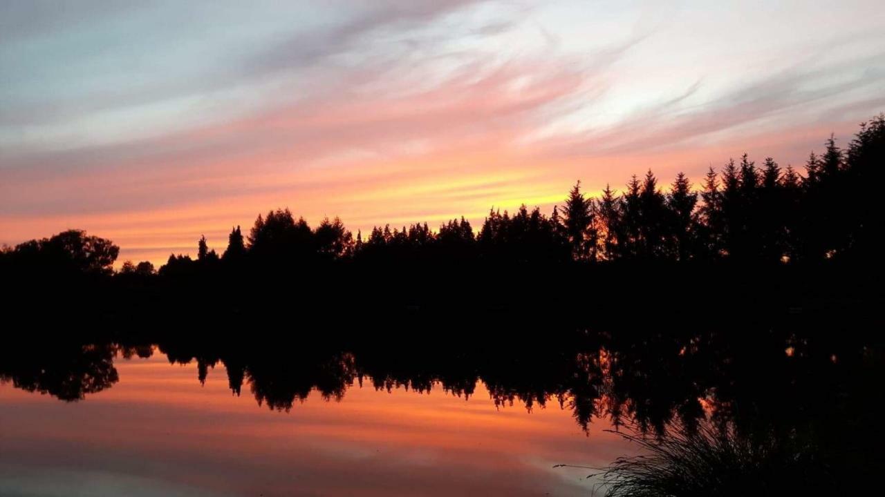 Spruce Lake Sauviat-sur-Vige Exteriér fotografie
